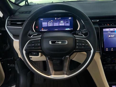 Used 2023 Jeep Grand Cherokee Limited AWD/4WD image 19