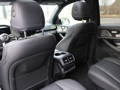 Used 2025 Mercedes-Benz GLS 450 4MATIC image 19