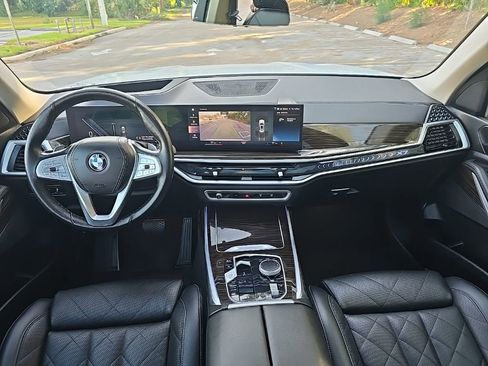Used 2023 BMW X7 xDrive40i image 29