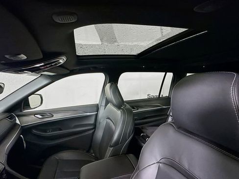 New 2025 Jeep Grand Cherokee L Limited image 21