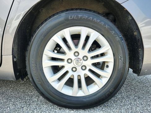 Used 2015 Toyota Sienna XLE FWD image 9