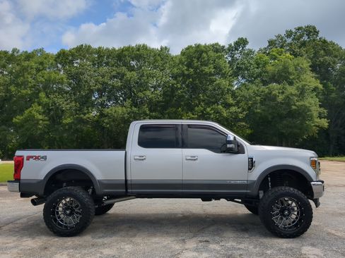 Used 2019 Ford F250 Lariat w/ Chrome Package AWD/4WD image 2