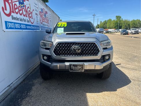 Used 2017 Toyota Tacoma TRD Sport w/ Tow Package (A/T) image 5