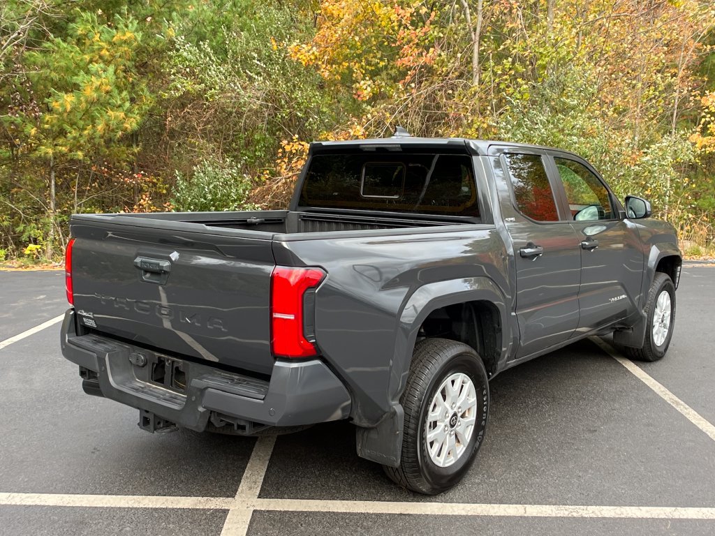Used 2025 Toyota Tacoma SR5 AWD/4WD image 5
