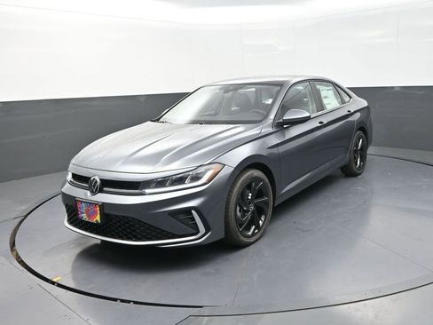 New 2026 Volkswagen Jetta SE image 3