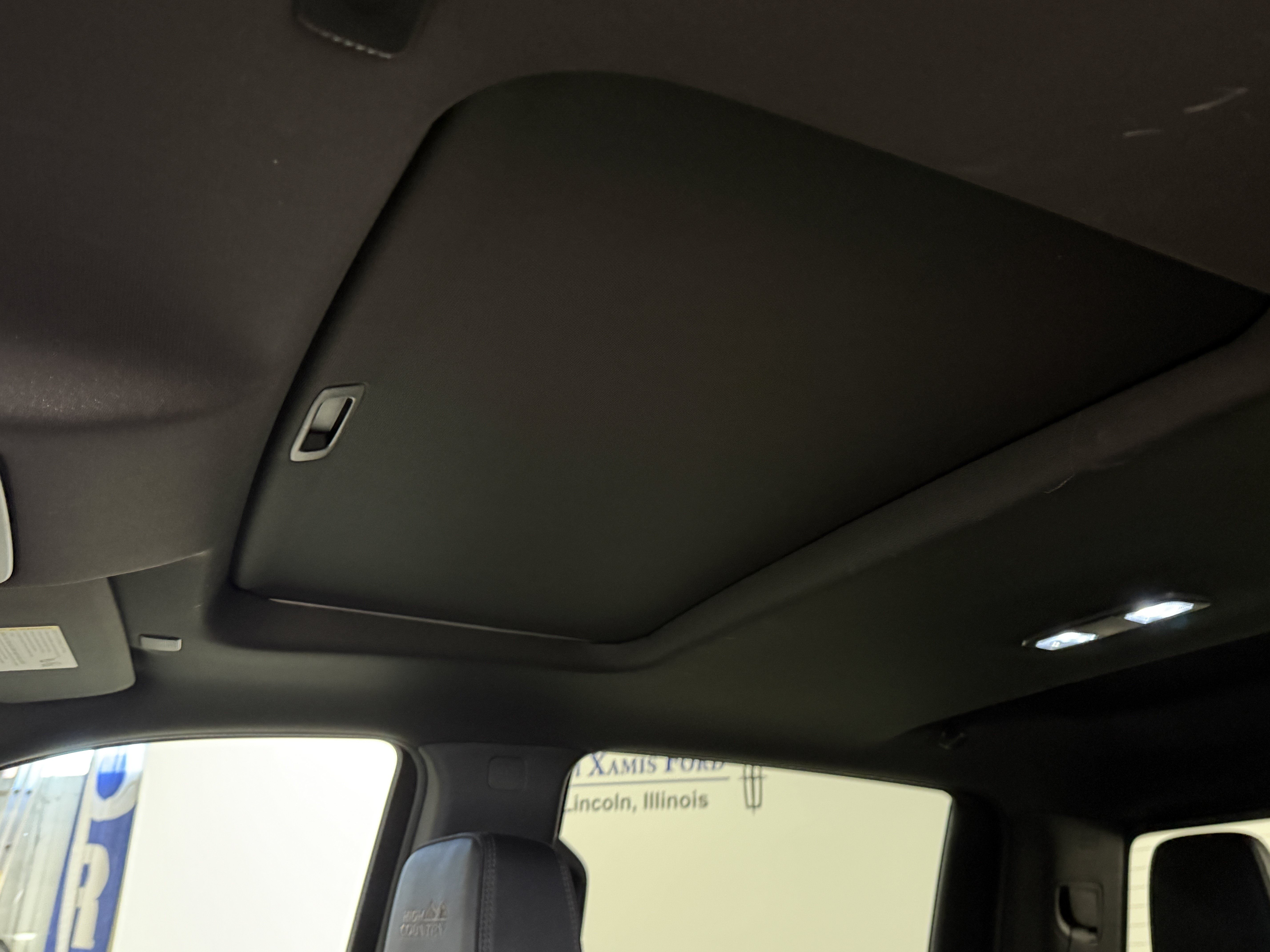 Used 2024 Chevrolet Silverado 1500 High Country w/ High Country Premium Package AWD/4WD image 5
