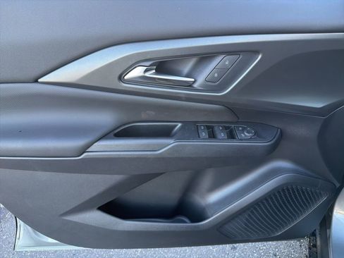 New 2026 Chevrolet Equinox EV LT image 18