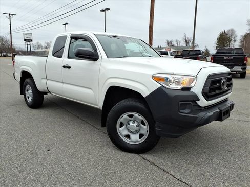 Used 2020 Toyota Tacoma SR image 2