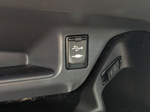 Used 2019 Toyota C-HR XLE FWD image 20