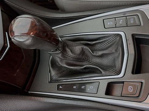 Used 2010 Cadillac SRX Premium image 17