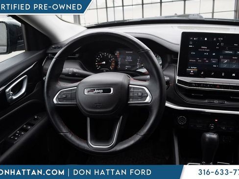 Used 2022 Jeep Compass Trailhawk w/ Trailhawk Convenience Group AWD/4WD image 5