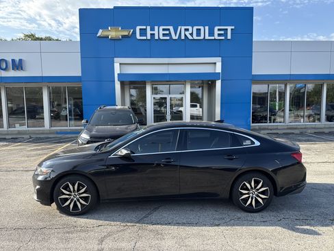 Used 2016 Chevrolet Malibu LT FWD image 2