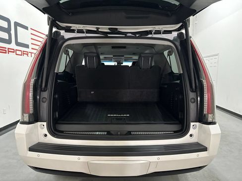 Used 2017 Cadillac Escalade ESV Luxury AWD/4WD image 17