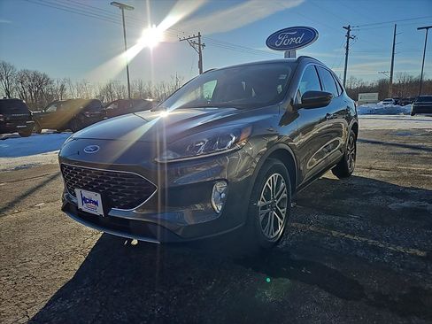 Used 2020 Ford Escape SEL image 3
