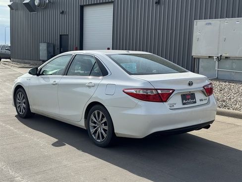 Used 2015 Toyota Camry XLE w/ Moonroof Package FWD image 7