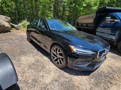 Used 2019 Volvo S60 T6 Momentum w/ Premium Package