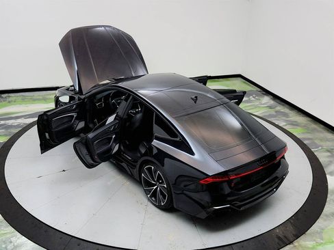 Used 2022 Audi RS 7 Sportback AWD/4WD image 40