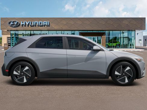 New 2026 Hyundai Ioniq 5 SE image 5
