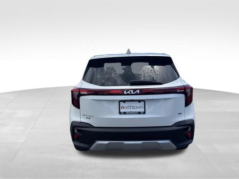 Used 2024 Kia Seltos LX AWD/4WD image 5