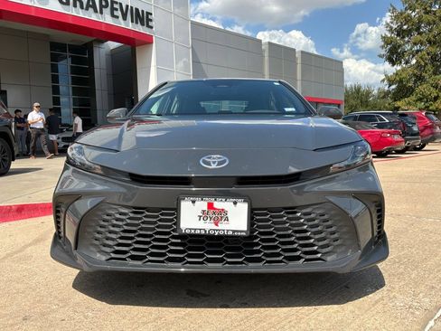 Used 2026 Toyota Camry SE FWD image 3