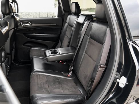 Used 2020 Jeep Grand Cherokee Altitude RWD image 40