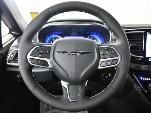 Used 2025 Chrysler Pacifica Select w/ Fav Edition Package image 38