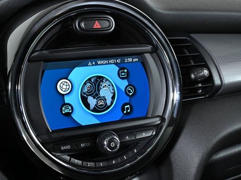 Used 2019 MINI Cooper 2-Door Hardtop w/ Signature Upholstery Package image 14