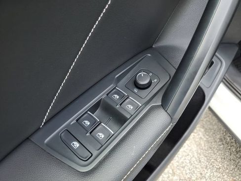 Certified 2023 Volkswagen Tiguan SE FWD image 22