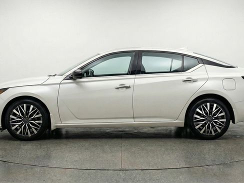 Used 2025 Nissan Altima 2.5 SV image 5
