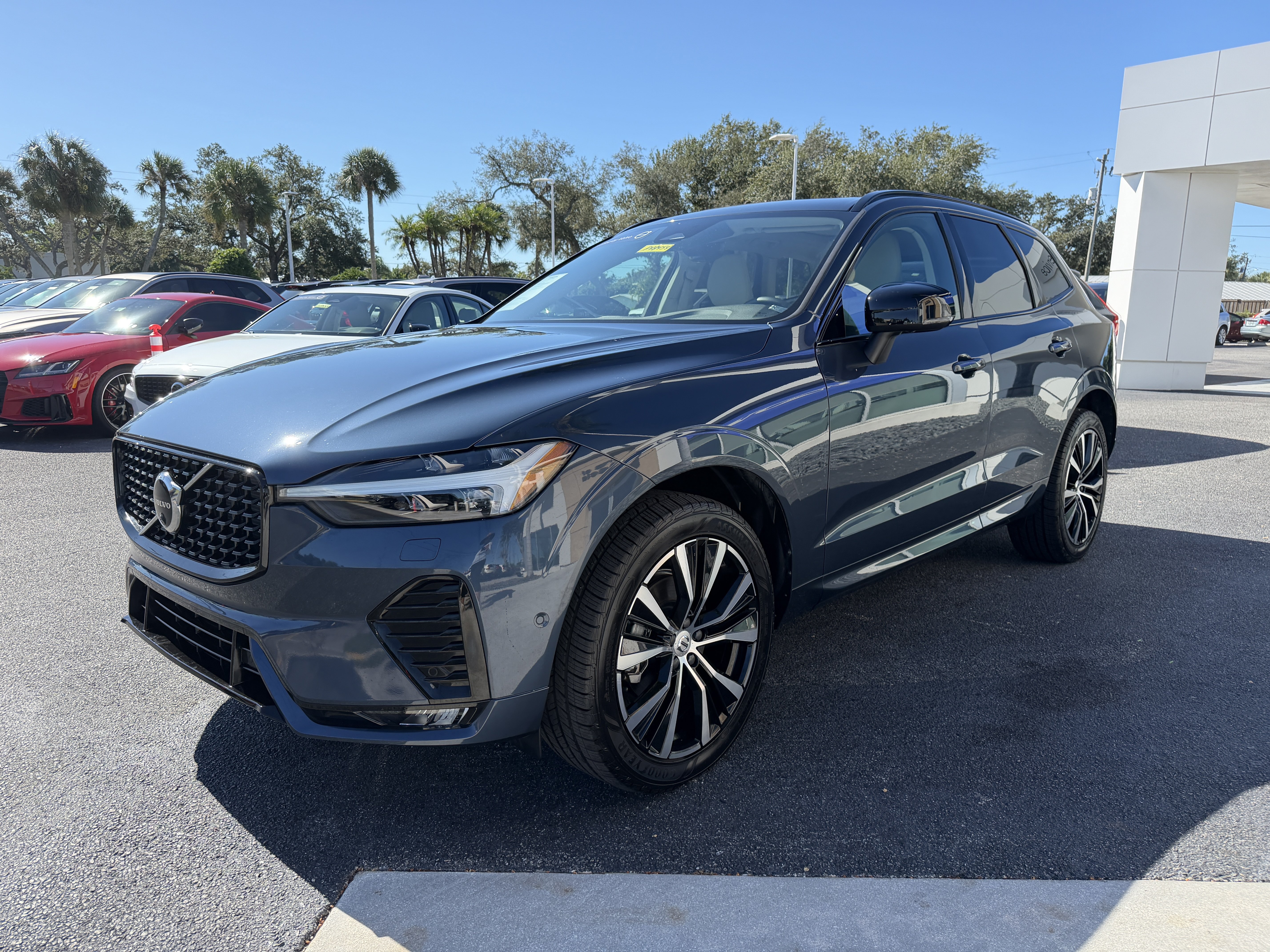 Certified 2024 Volvo XC60 B5 Plus w/ Protection Package Premier AWD/4WD image 7