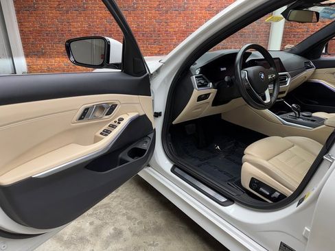 Used 2020 BMW 330i xDrive Sedan w/ Premium Package image 9