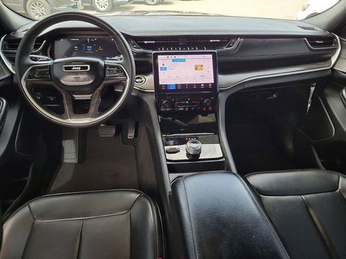 Used 2024 Jeep Grand Cherokee L Limited w/ Black Appearance Package AWD/4WD image 17