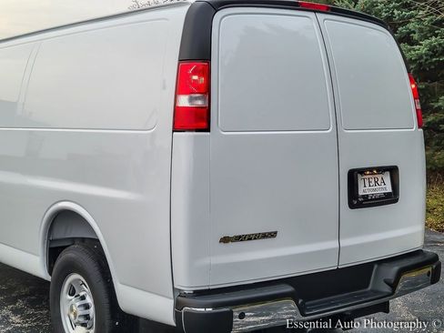 New 2025 Chevrolet Express 3500 Extended w/ Driver Convenience Package image 6