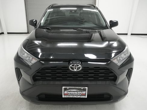 Used 2021 Toyota RAV4 LE FWD image 2
