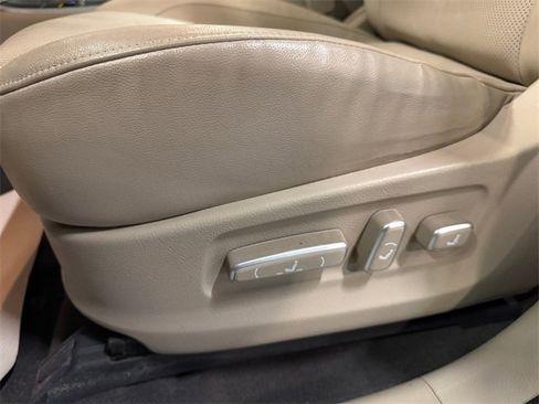 Used 2012 Hyundai Veracruz Limited w/ Entertainment Pkg image 30