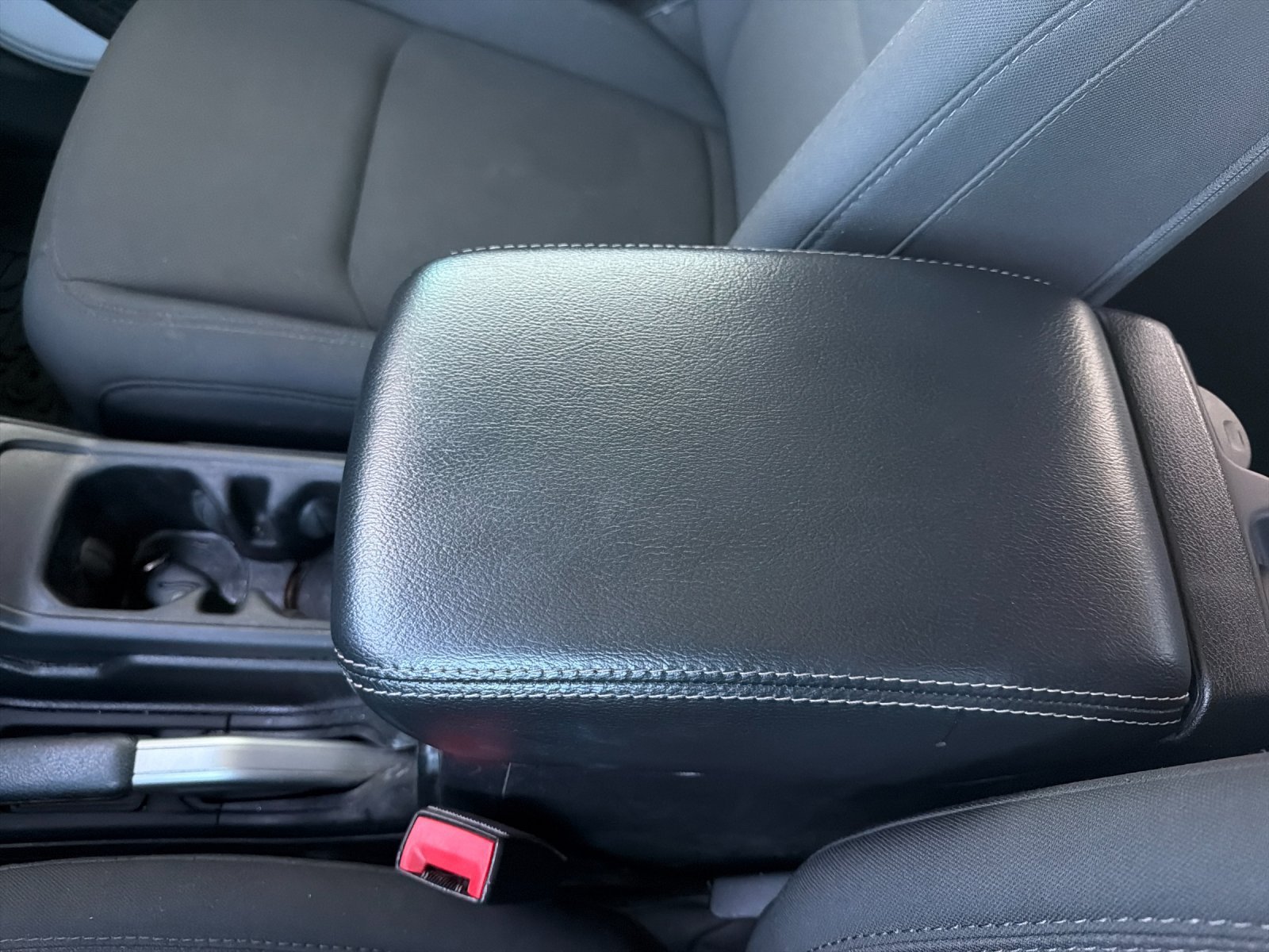 Used 2018 Jeep Wrangler Unlimited Sahara AWD/4WD image 24