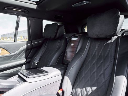 Used 2025 Mercedes-Benz Maybach GLS 600 4MATIC image 46