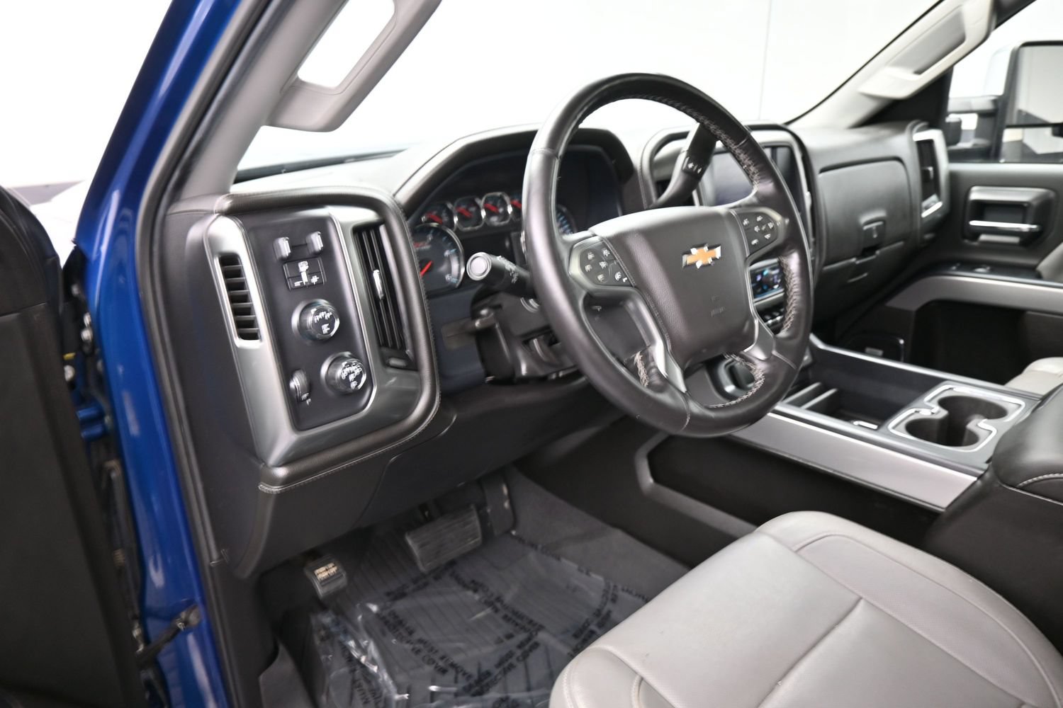 Used 2019 Chevrolet Silverado 2500 LTZ w/ Duramax Plus Package AWD/4WD image 12