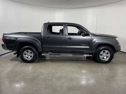 Used 2015 Toyota Tacoma PreRunner w/ TRD Off-Road Package RWD image 2