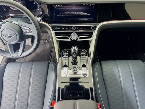 Used 2025 Bentley Flying Spur Plug-In Hybrid AWD/4WD image 24