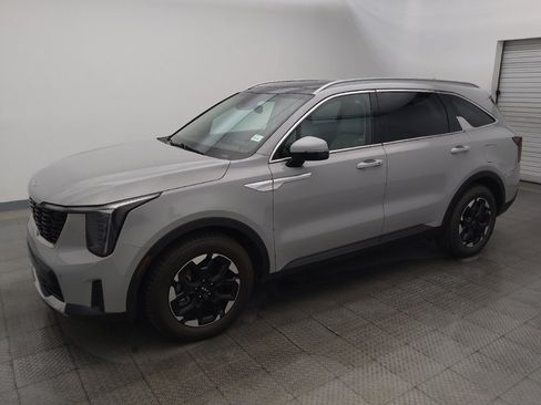 Used 2024 Kia Sorento S w/ Panoramic Sunroof Package FWD image 2