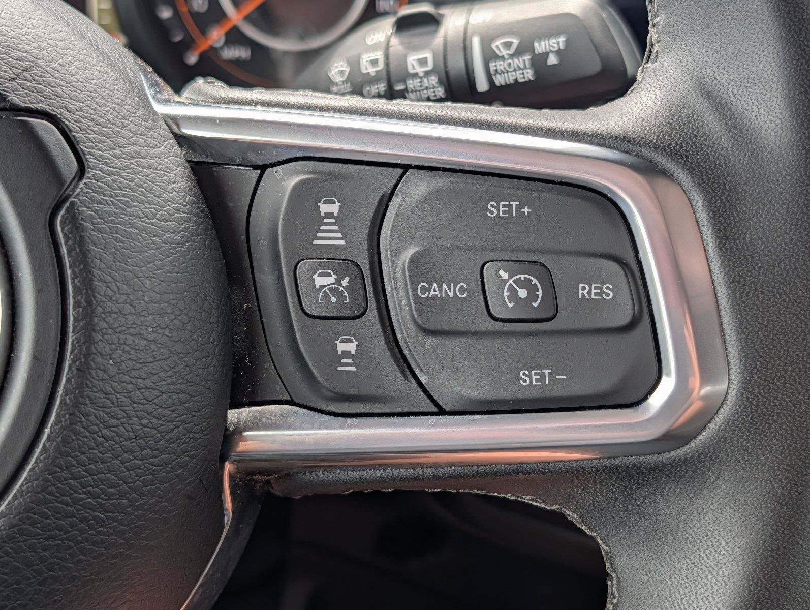 Used 2025 Jeep Wrangler Unlimited Sahara AWD/4WD image 24