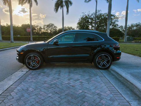Used 2018 Porsche Macan Turbo image 4