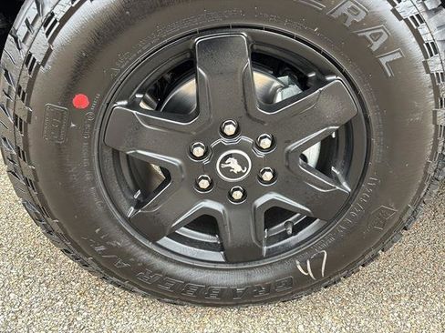 New 2025 Ford Bronco Outer Banks w/ Black Appearance Package image 9