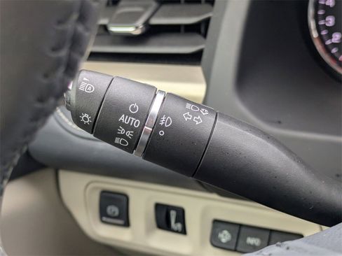 Used 2021 GMC Acadia Denali w/ Denali Technology Package image 31