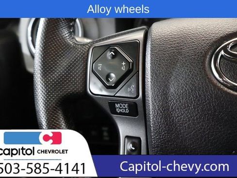 Used 2022 Toyota Tacoma TRD Off-Road image 18