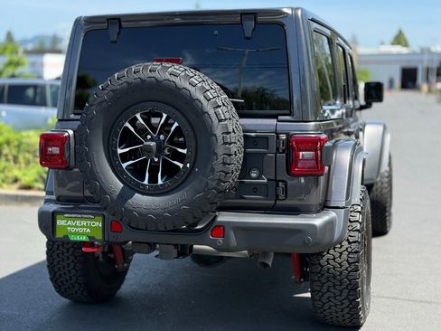 Used 2025 Jeep Wrangler Unlimited Rubicon AWD/4WD image 5