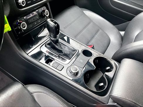 Used 2013 Volkswagen Touareg VR6 image 20