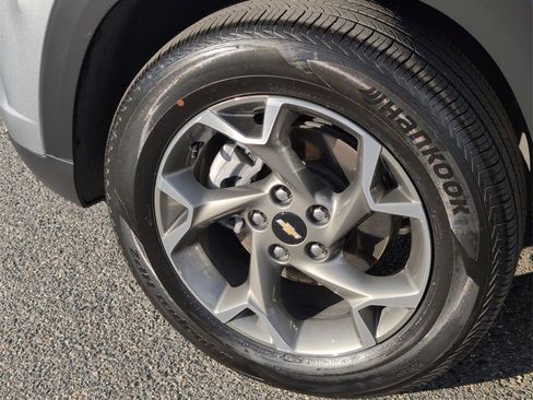 Used 2025 Chevrolet Trax LT w/ LT Convenience Package image 29