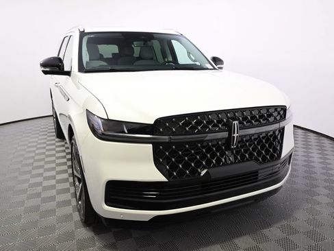 Used 2026 Lincoln Navigator Black Label AWD/4WD image 9